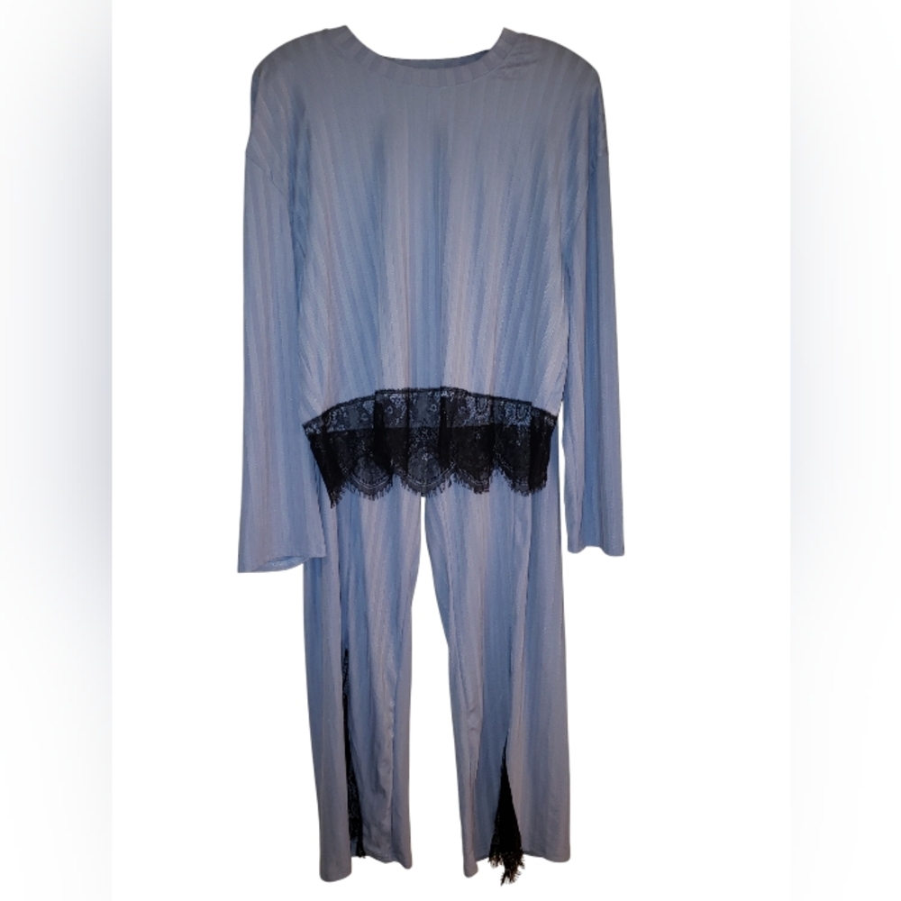 NIB SKY blue Pajama set with black eyelash lace detail. Size large